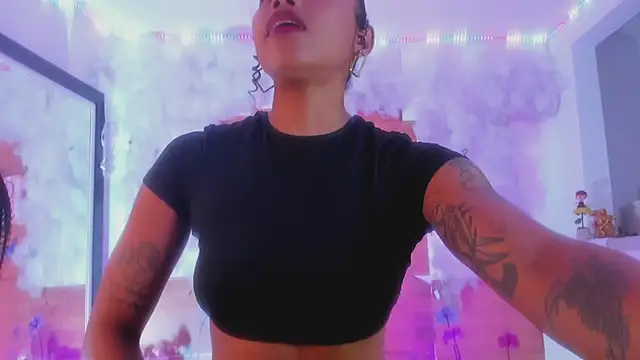 kelly thomson online show from 4, 3, 2025