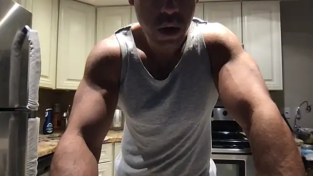 Snapshot of BigGuyMuscle chatting on 7, 6, 2026 BigGuyMuscle online show from 7, 6, 2026