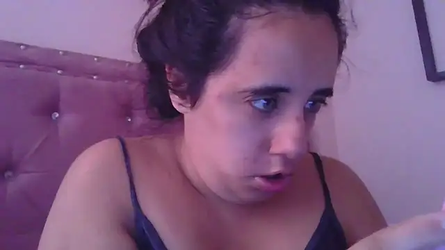 Snapshot of annarose19 chatting on 2, 2, 2026 annarose19 online show from 2, 2, 2026