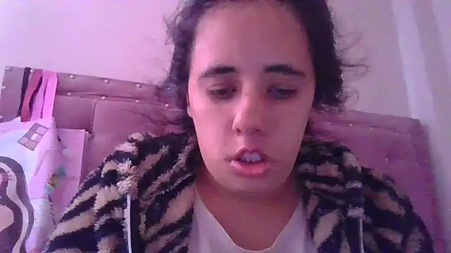 Snapshot of annarose19 chatting on 5, 2, 2026 annarose19 online show from 5, 2, 2026