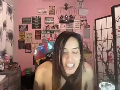 Snapshot of latinacubana chatting on 22, 12, 2024 latinacubana online show from 22, 12, 2024