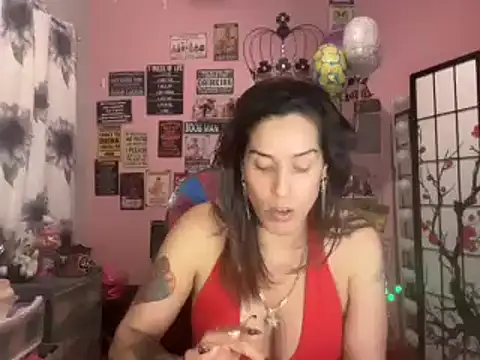 Snapshot of latinacubana chatting on 28, 12, 2024 latinacubana online show from 28, 12, 2024