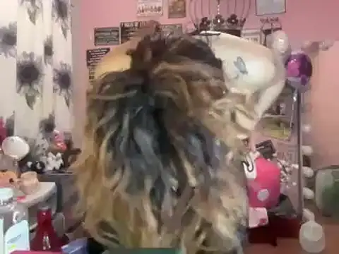 Snapshot of latinacubana chatting on 4, 1, 2025 latinacubana online show from 4, 1, 2025