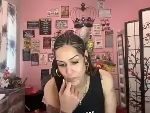 Snapshot of latinacubana chatting on 12, 1, 2025 latinacubana online show from 12, 1, 2025