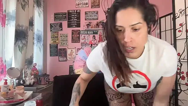 Snapshot of latinacubana chatting on 1, 2, 2025 latinacubana online show from 1, 2, 2025