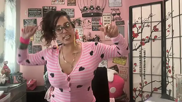 Snapshot of latinacubana chatting on 14, 2, 2025 latinacubana online show from 14, 2, 2025