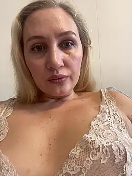 YourBlondee online show from 20, 12, 2024