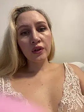 YourBlondee online show from 13, 2, 2025