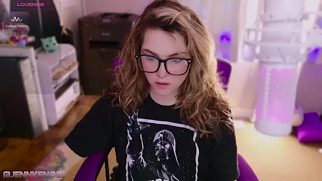 JennKenobi online show from 24, 2, 2025