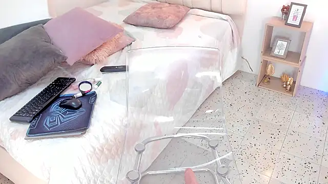 IsiisLovei online show from 21, 3, 2025