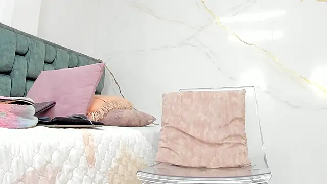 IsiisLovei online show from 20, 9, 2025