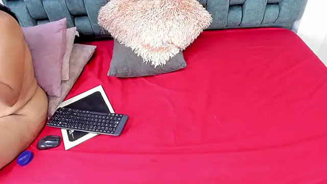 IsiisLovei online show from 20, 12, 2025