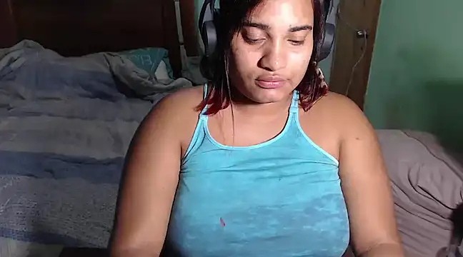 Hilarybunnyy online show from 6, 3, 2025