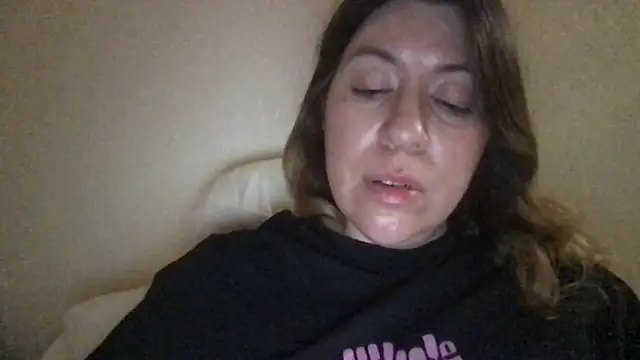 Snapshot of HYPHYtype chatting on 1, 2, 2025 HYPHYtype online show from 1, 2, 2025