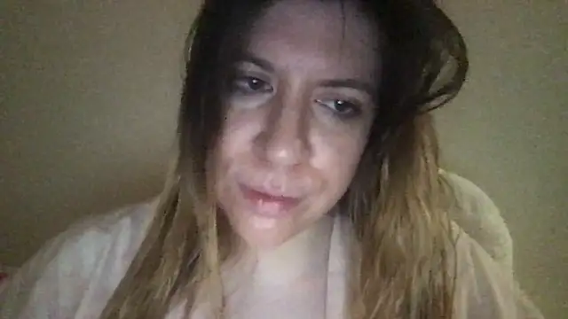 Snapshot of HYPHYtype chatting on 4, 2, 2025 HYPHYtype online show from 4, 2, 2025