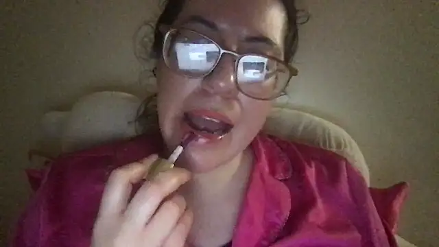 Snapshot of HYPHYtype chatting on 5, 2, 2025 HYPHYtype online show from 5, 2, 2025