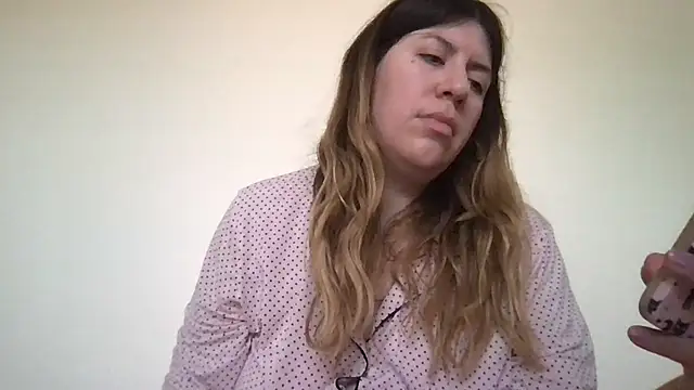 Snapshot of HYPHYtype chatting on 4, 3, 2025 HYPHYtype online show from 4, 3, 2025