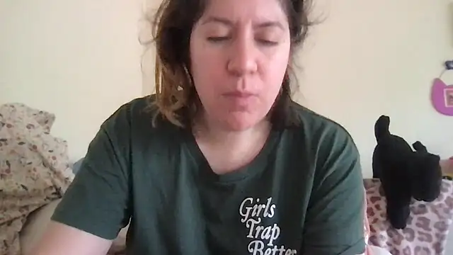 Snapshot of HYPHYtype chatting on 14, 9, 2025 HYPHYtype online show from 14, 9, 2025