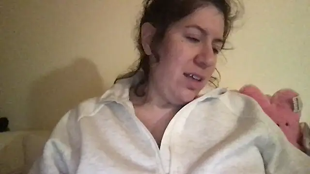 Snapshot of HYPHYtype chatting on 4, 10, 2025 HYPHYtype online show from 4, 10, 2025