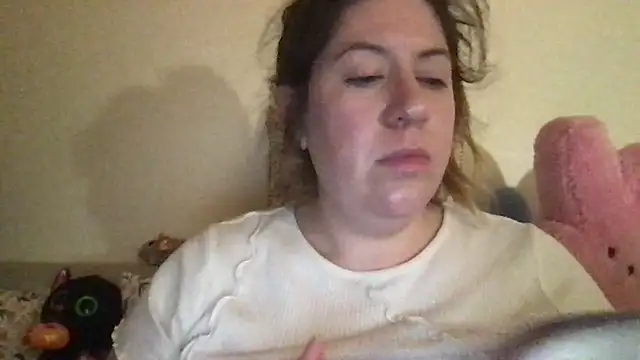 Snapshot of HYPHYtype chatting on 6, 10, 2025 HYPHYtype online show from 6, 10, 2025