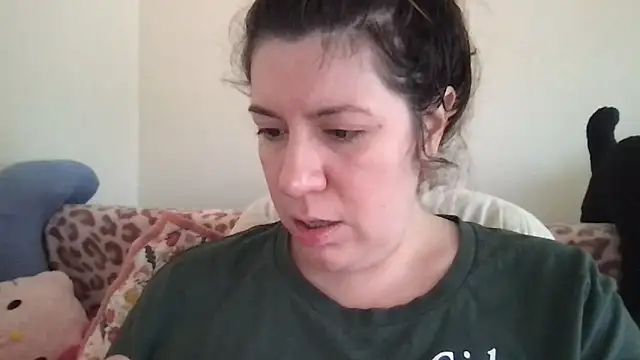 Snapshot of HYPHYtype chatting on 8, 10, 2025 HYPHYtype online show from 8, 10, 2025