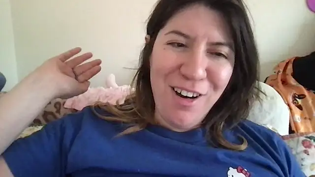 Snapshot of HYPHYtype chatting on 15, 10, 2025 HYPHYtype online show from 15, 10, 2025