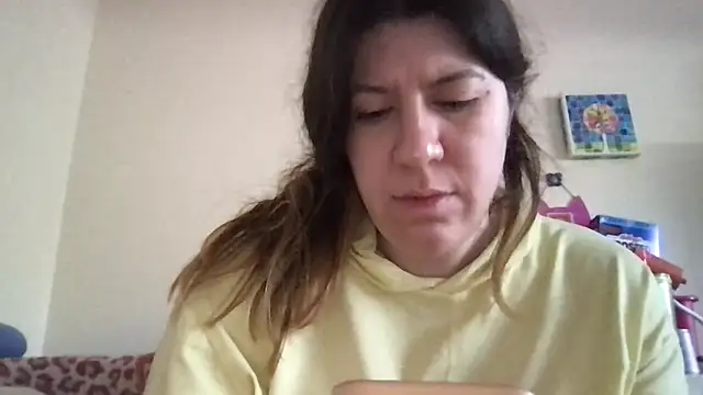 Snapshot of HYPHYtype chatting on 18, 10, 2025 HYPHYtype online show from 18, 10, 2025