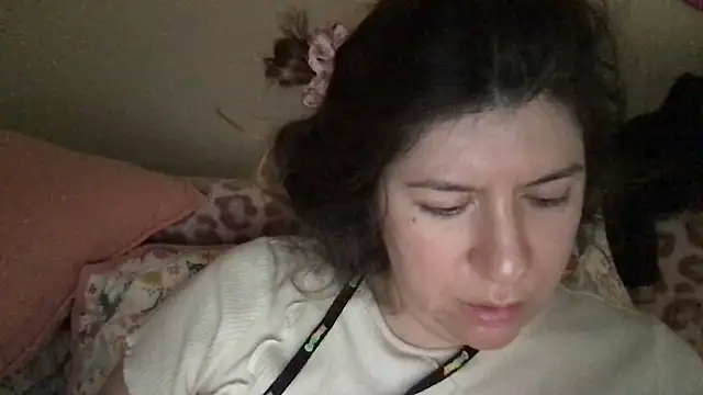 Snapshot of HYPHYtype chatting on 23, 10, 2025 HYPHYtype online show from 23, 10, 2025