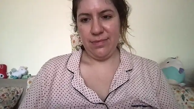 Snapshot of HYPHYtype chatting on 6, 11, 2025 HYPHYtype online show from 6, 11, 2025