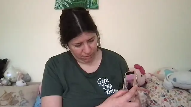 Snapshot of HYPHYtype chatting on 19, 11, 2025 HYPHYtype online show from 19, 11, 2025