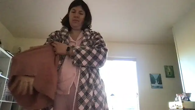 Snapshot of HYPHYtype chatting on 21, 11, 2025 HYPHYtype online show from 21, 11, 2025