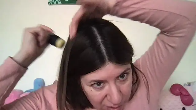 Snapshot of HYPHYtype chatting on 25, 11, 2025 HYPHYtype online show from 25, 11, 2025