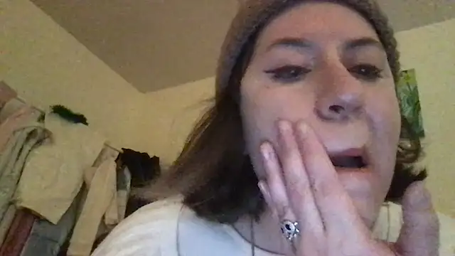 Snapshot of HYPHYtype chatting on 3, 12, 2025 HYPHYtype online show from 3, 12, 2025