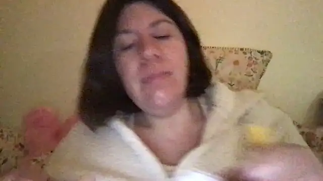 Snapshot of HYPHYtype chatting on 18, 12, 2025 HYPHYtype online show from 18, 12, 2025