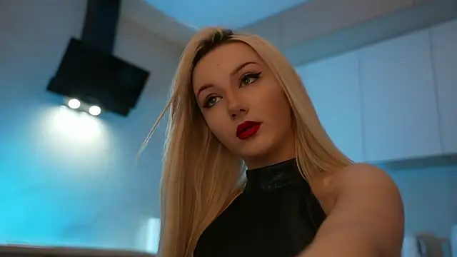 CatchMe1 online show from 15, 12, 2025