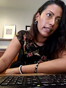 Snapshot of Nikkierosee chatting on 8, 3, 2025 Nikkierosee online show from 8, 3, 2025