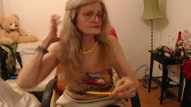 Snapshot of BlairFort chatting on 4, 2, 2025 BlairFort online show from 4, 2, 2025