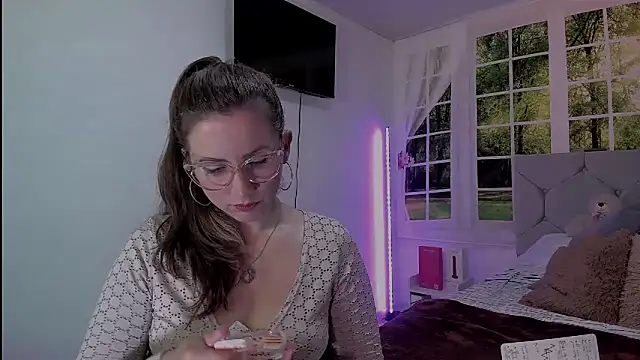 vanessabrown  online show from 17, 4, 2026