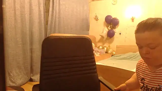 Janiffer MiMi online show from 1, 1, 2025