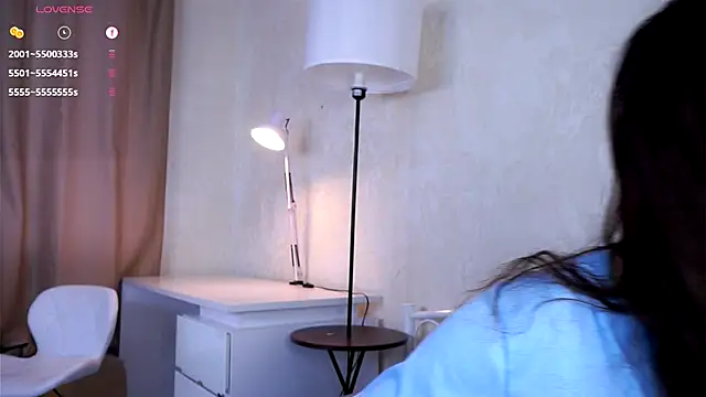 Holla Molly online show from 27, 10, 2025