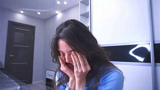 Holla Molly online show from 4, 2, 2026