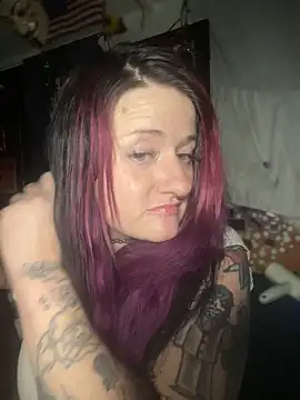 Snapshot of 1-800-FUCKYOU chatting on 5, 1, 2025 1-800-FUCKYOU online show from 5, 1, 2025