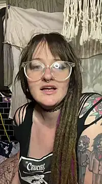 Snapshot of 1-800-FUCKYOU chatting on 5, 3, 2025 1-800-FUCKYOU online show from 5, 3, 2025