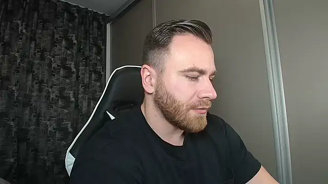 Thori92 online show from 4, 3, 2025