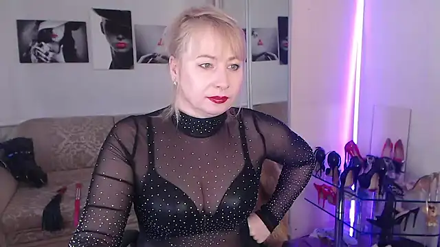 Snapshot of MistressMilfa chatting on 28, 2, 2025 MistressMilfa online show from 28, 2, 2025