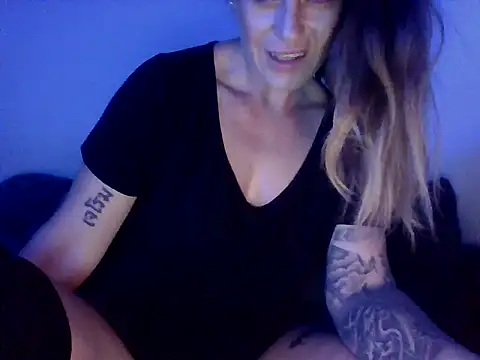 Snapshot of MilaRouche chatting on 2, 6, 2026 MilaRouche online show from 2, 6, 2026
