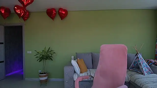 Cuddle Cat online show from 13, 6, 2026