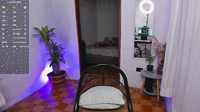 Snapshot of KiaMiller chatting on 18, 2, 2025 KiaMiller online show from 18, 2, 2025