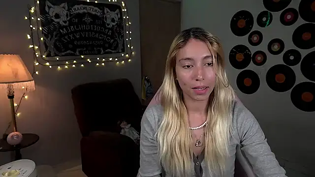 Saucy Jenn online show from 16, 3, 2025