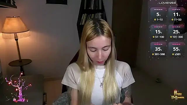 Saucy Jenn online show from 26, 10, 2025